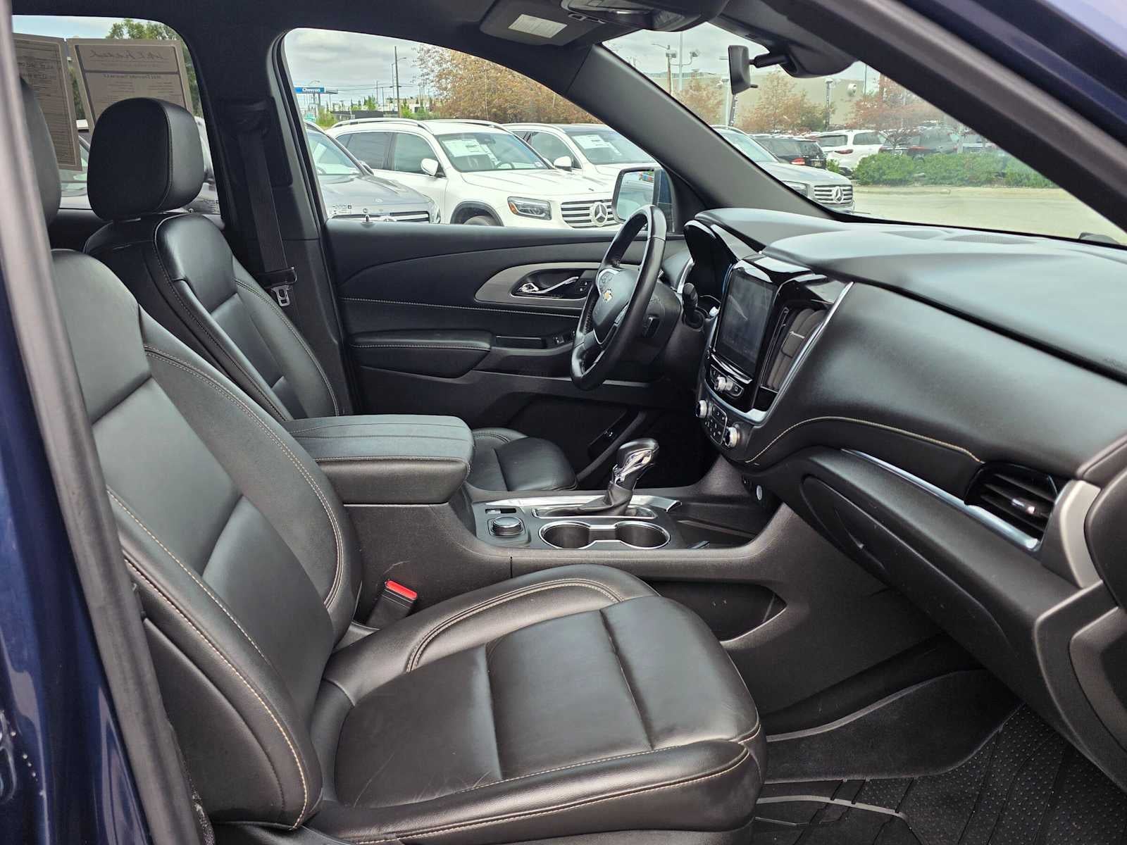 2022 Chevrolet Traverse LT Leather