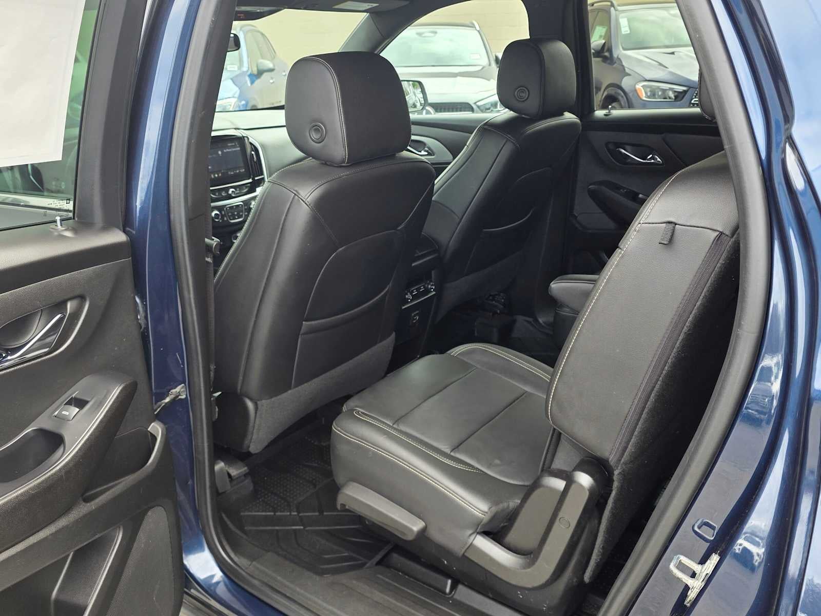 2022 Chevrolet Traverse LT Leather