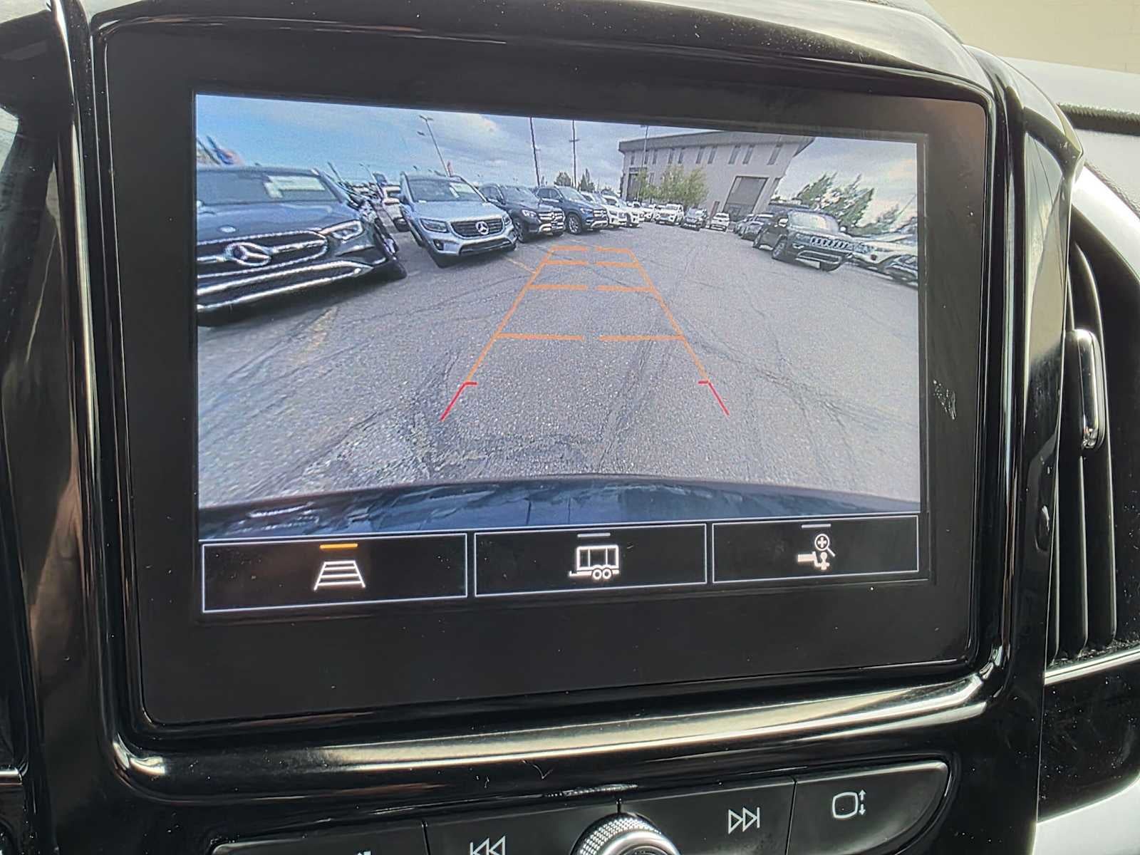 2022 Chevrolet Traverse LT Leather