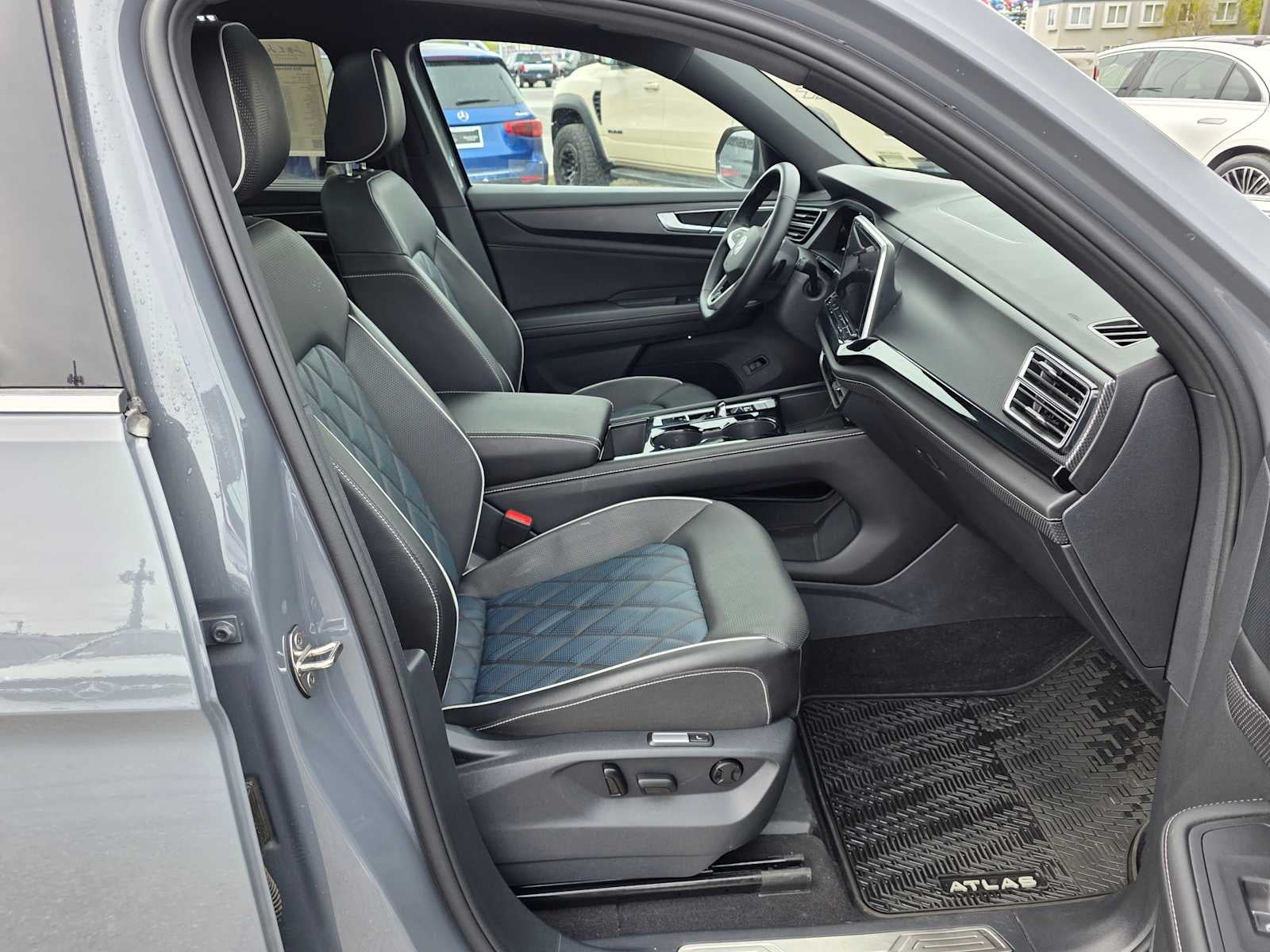 2025 Volkswagen Atlas Cross Sport 2.0T SEL Premium R-Line