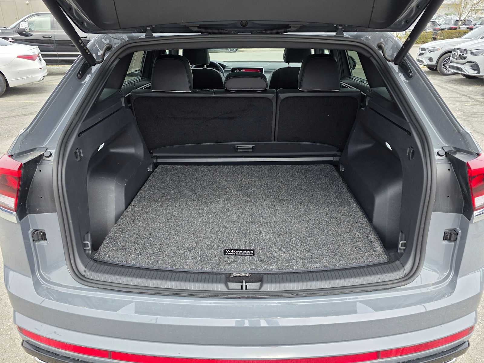 2025 Volkswagen Atlas Cross Sport 2.0T SEL Premium R-Line