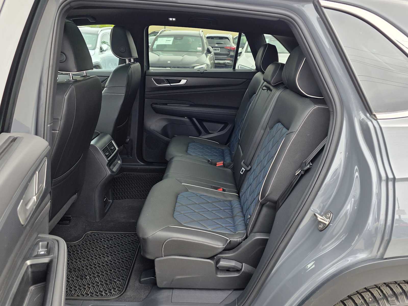 2025 Volkswagen Atlas Cross Sport 2.0T SEL Premium R-Line