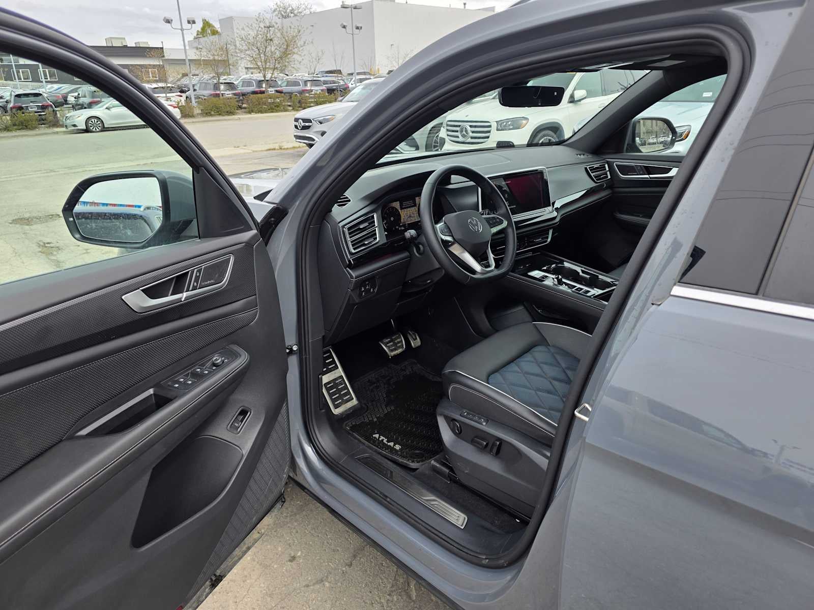 2025 Volkswagen Atlas Cross Sport 2.0T SEL Premium R-Line