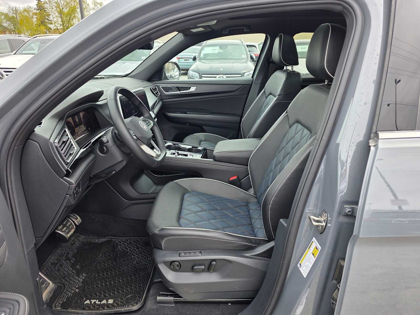 2025 Volkswagen Atlas Cross Sport 2.0T SEL Premium R-Line