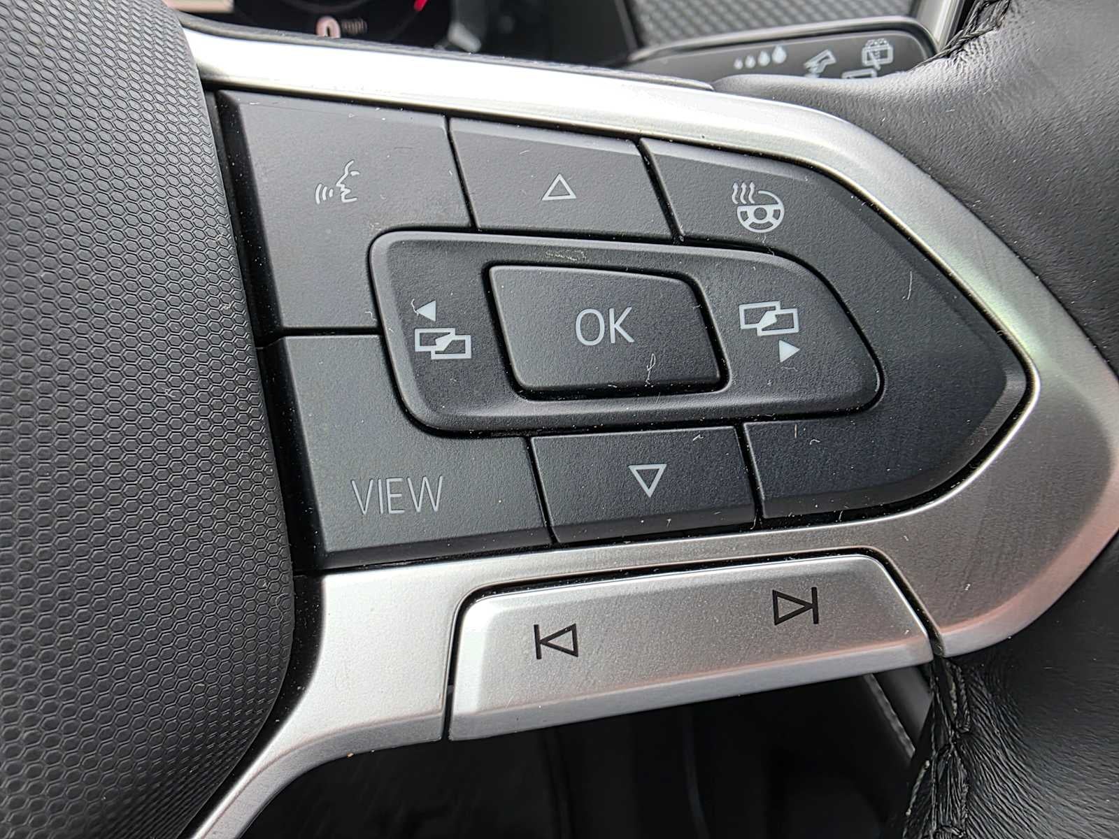 2025 Volkswagen Atlas Cross Sport 2.0T SEL Premium R-Line