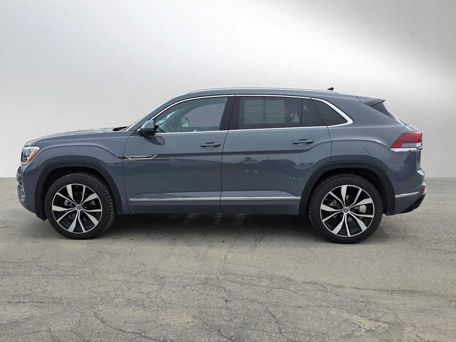 2025 Volkswagen Atlas Cross Sport 2.0T SEL Premium R-Line