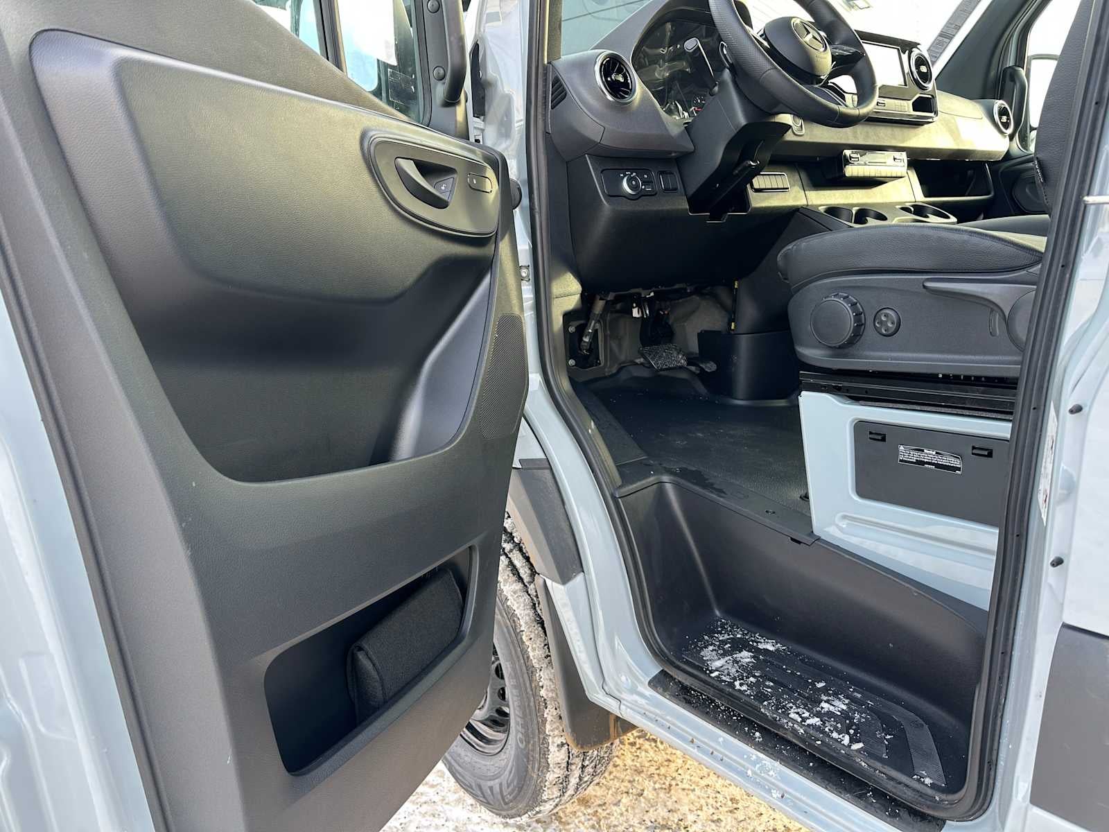 2025 Mercedes-Benz Sprinter 2500 Standard Roof I4 Diesel HO 144" AWD