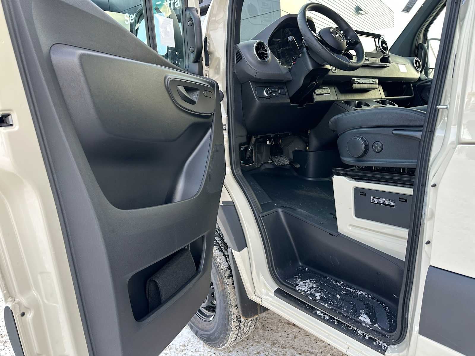 2025 Mercedes-Benz Sprinter 2500 Standard Roof I4 Diesel HO 144" AWD