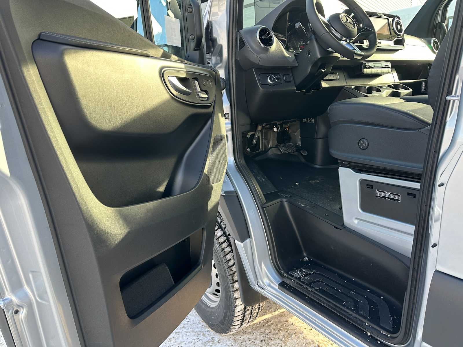 2026 Mercedes-Benz Sprinter 2500 Standard Roof I4 Diesel HO 144" AWD