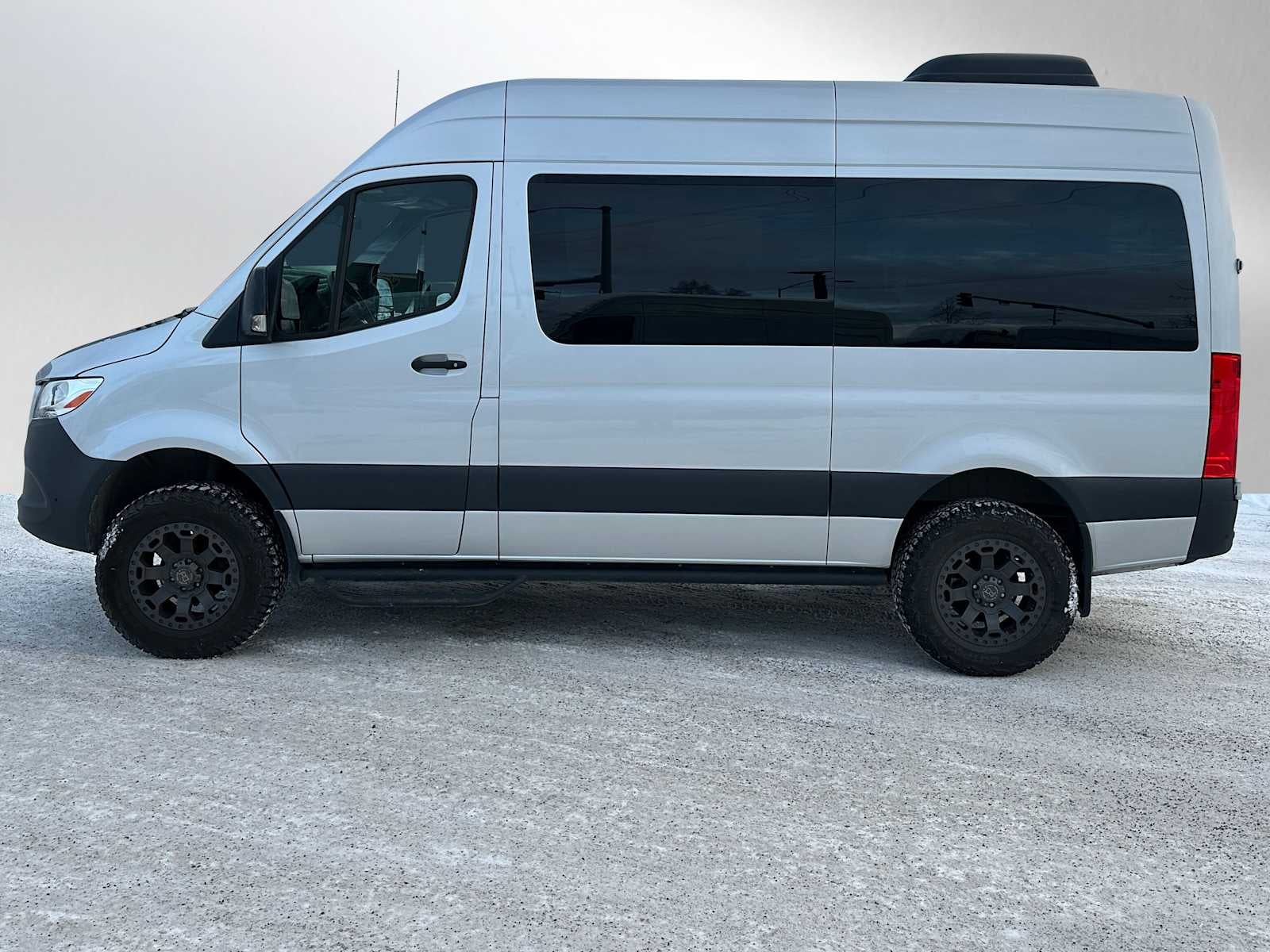 2021 Freightliner Sprinter 2500 Standard Roof V6 144" 4WD