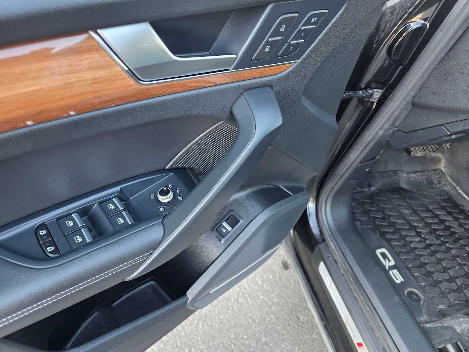 2023 Audi Q5 S line Prestige