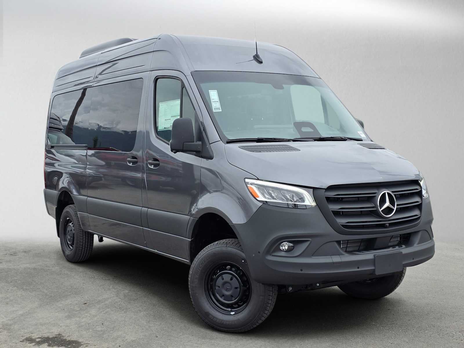 2026 Mercedes-Benz Sprinter 2500 Standard Roof I4 Diesel HO 144 AWD
