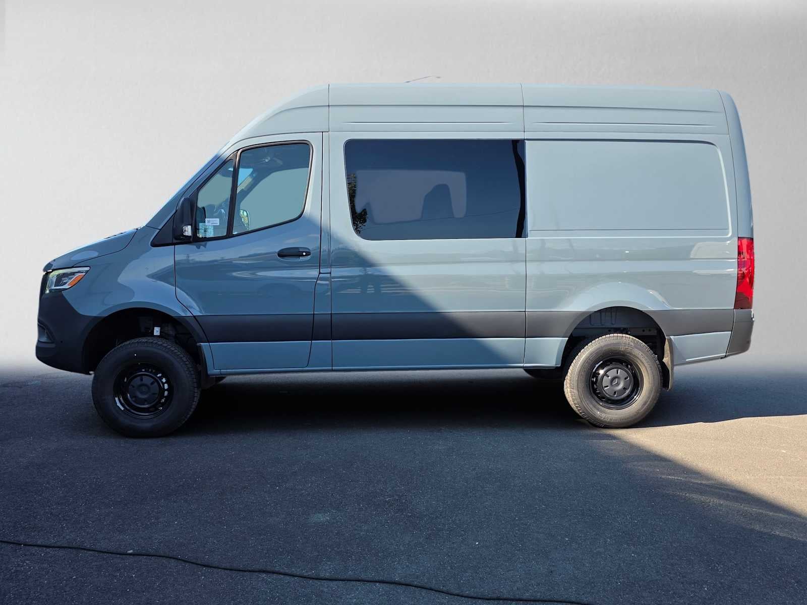 2026 Mercedes-Benz Sprinter Crew 2500 Standard Roof I4 Diesel HO 144 AWD