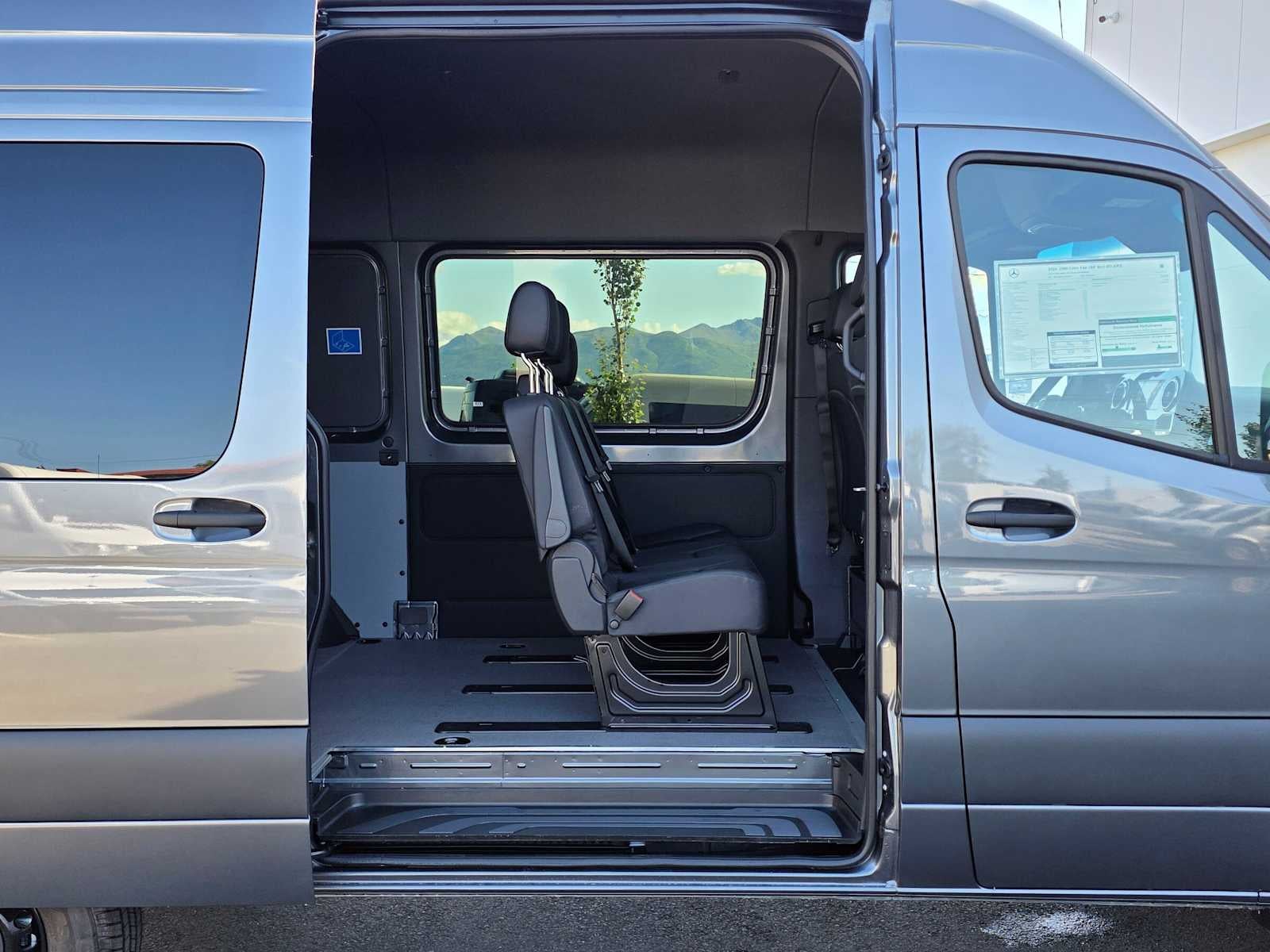 2026 Mercedes-Benz Sprinter Crew 2500 Standard Roof I4 Diesel HO 144 AWD
