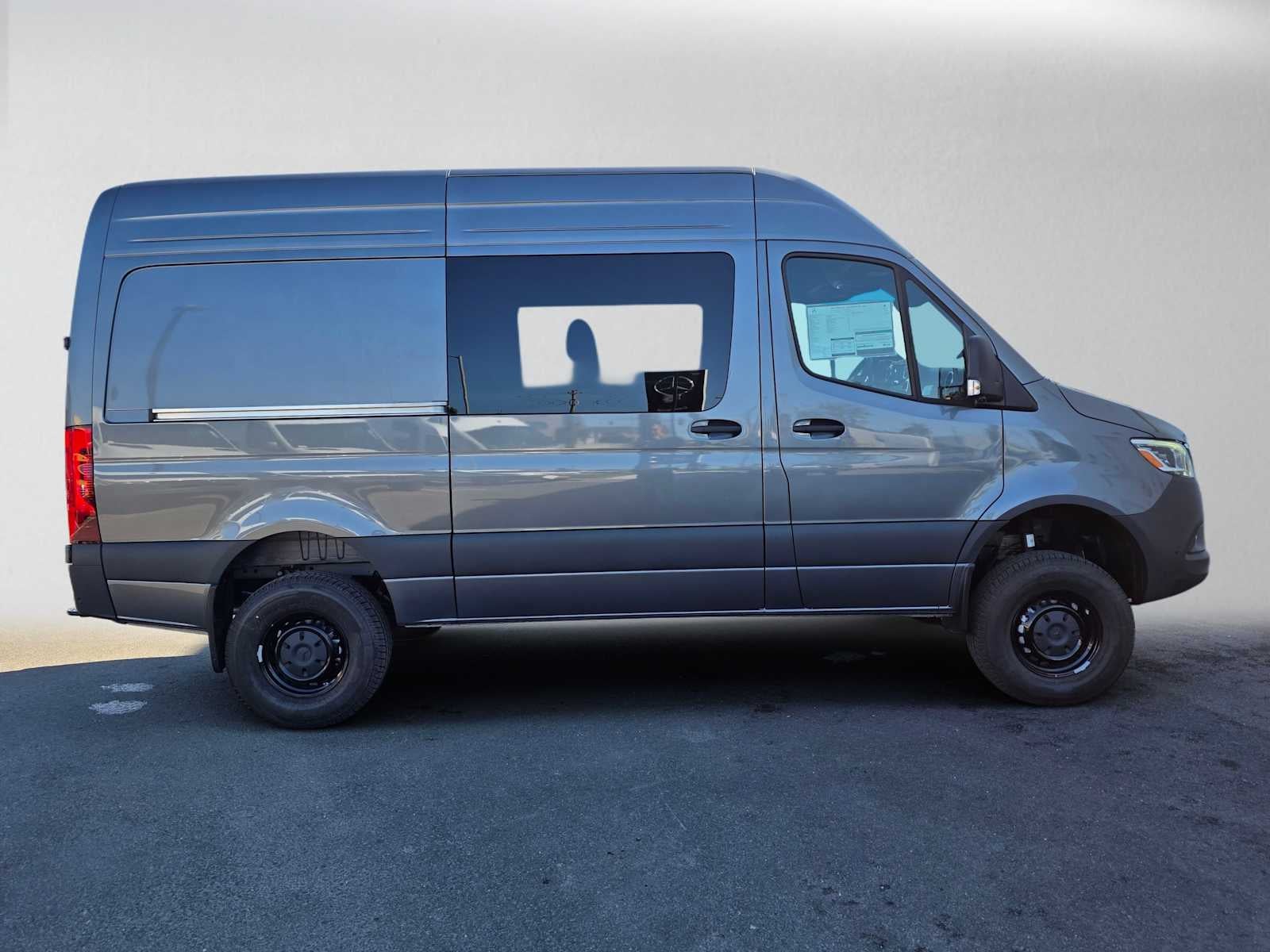 2026 Mercedes-Benz Sprinter Crew 2500 Standard Roof I4 Diesel HO 144 AWD