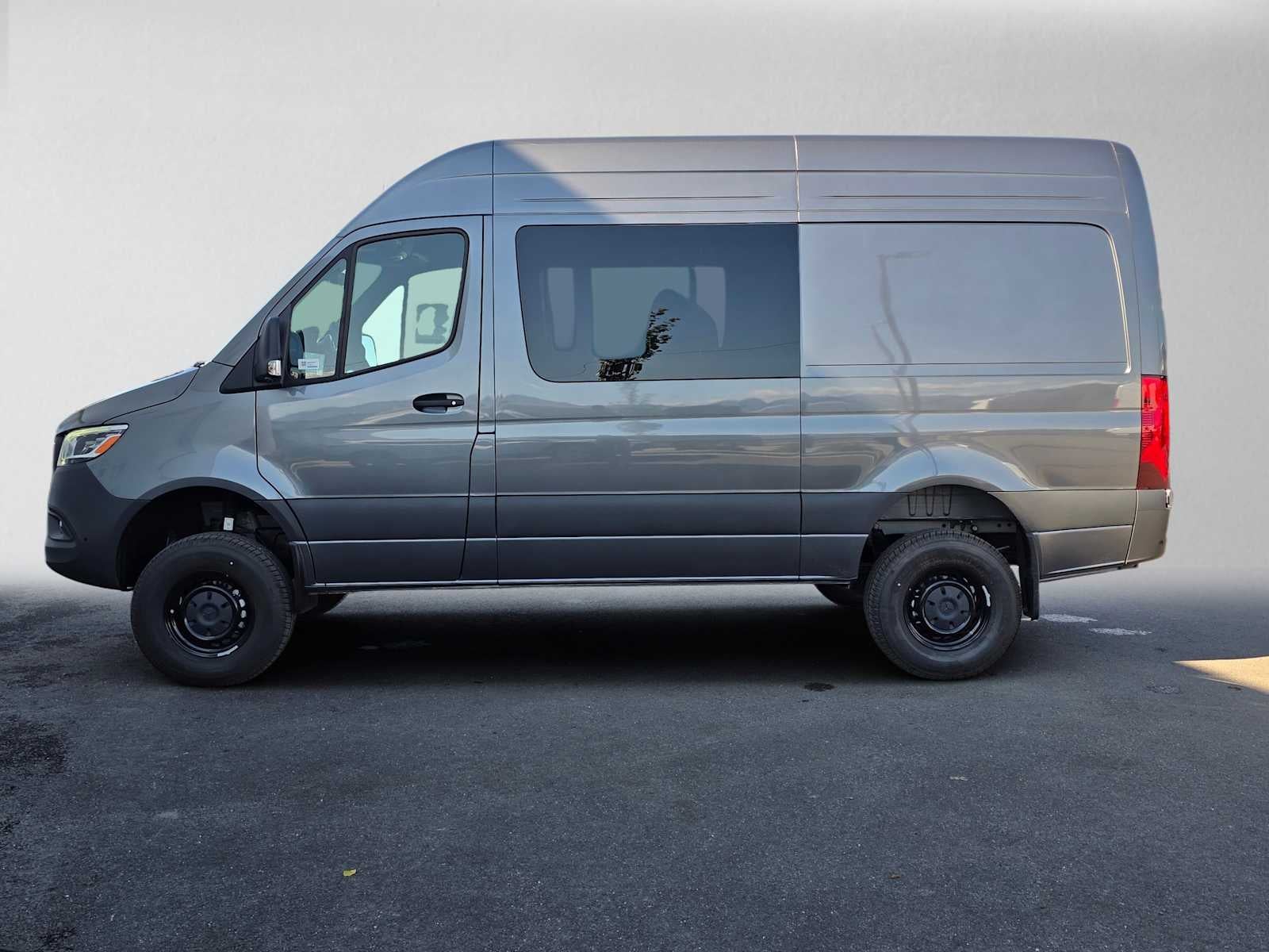 2026 Mercedes-Benz Sprinter Crew 2500 Standard Roof I4 Diesel HO 144 AWD