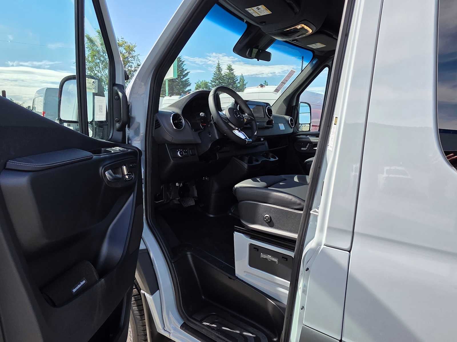 2026 Mercedes-Benz Sprinter 2500 Standard Roof I4 Diesel HO 144 AWD