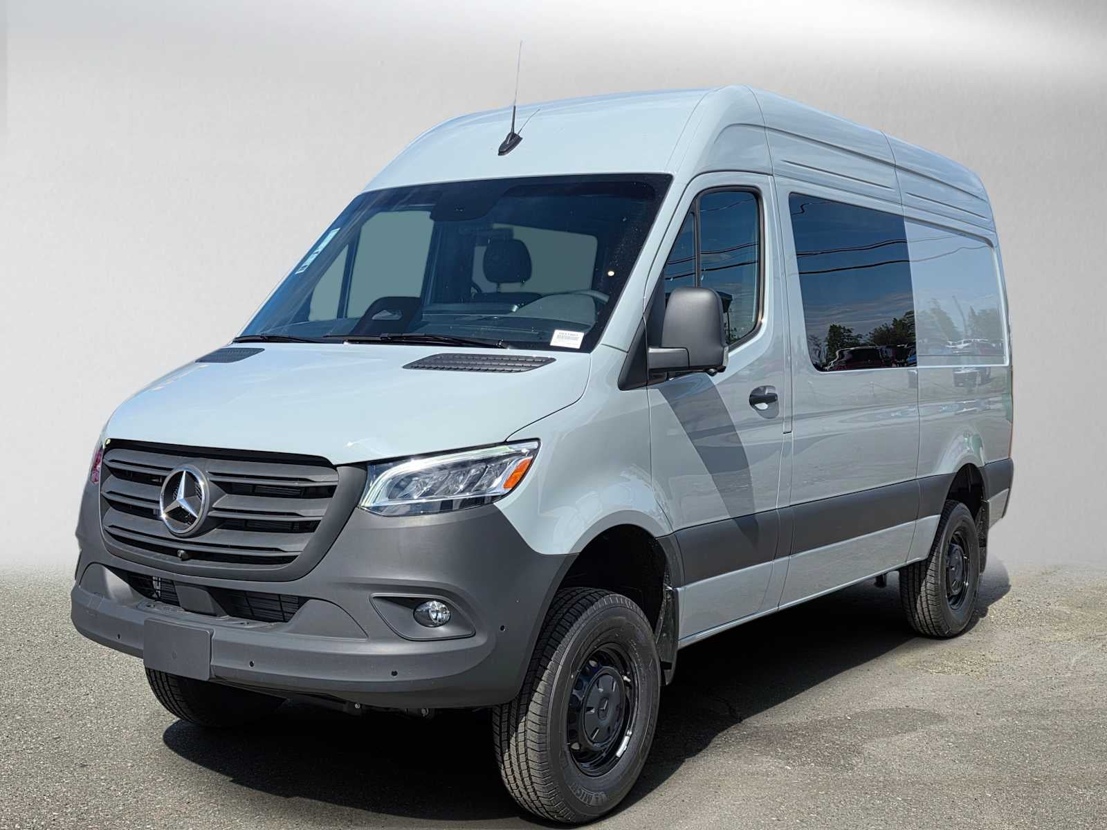 2026 Mercedes-Benz Sprinter 2500 Standard Roof I4 Diesel HO 144 AWD