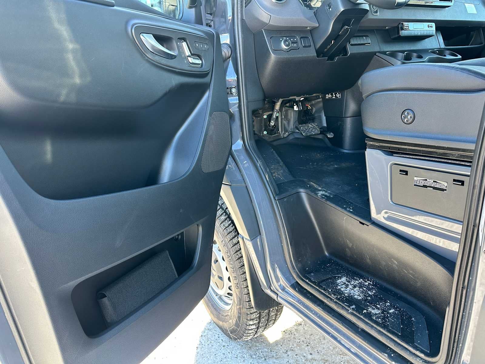 2026 Mercedes-Benz Sprinter 2500 Standard Roof I4 Diesel HO 144" AWD