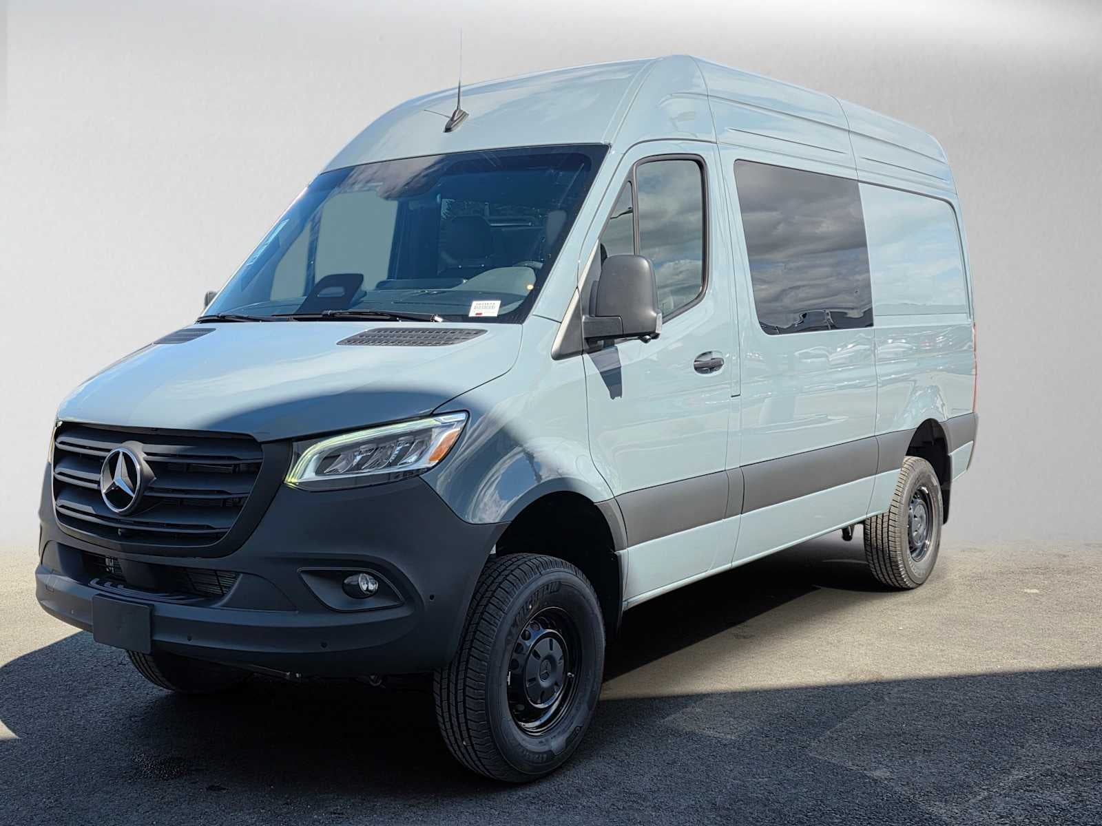 2026 Mercedes-Benz Sprinter 2500 Standard Roof I4 Diesel HO 144 AWD