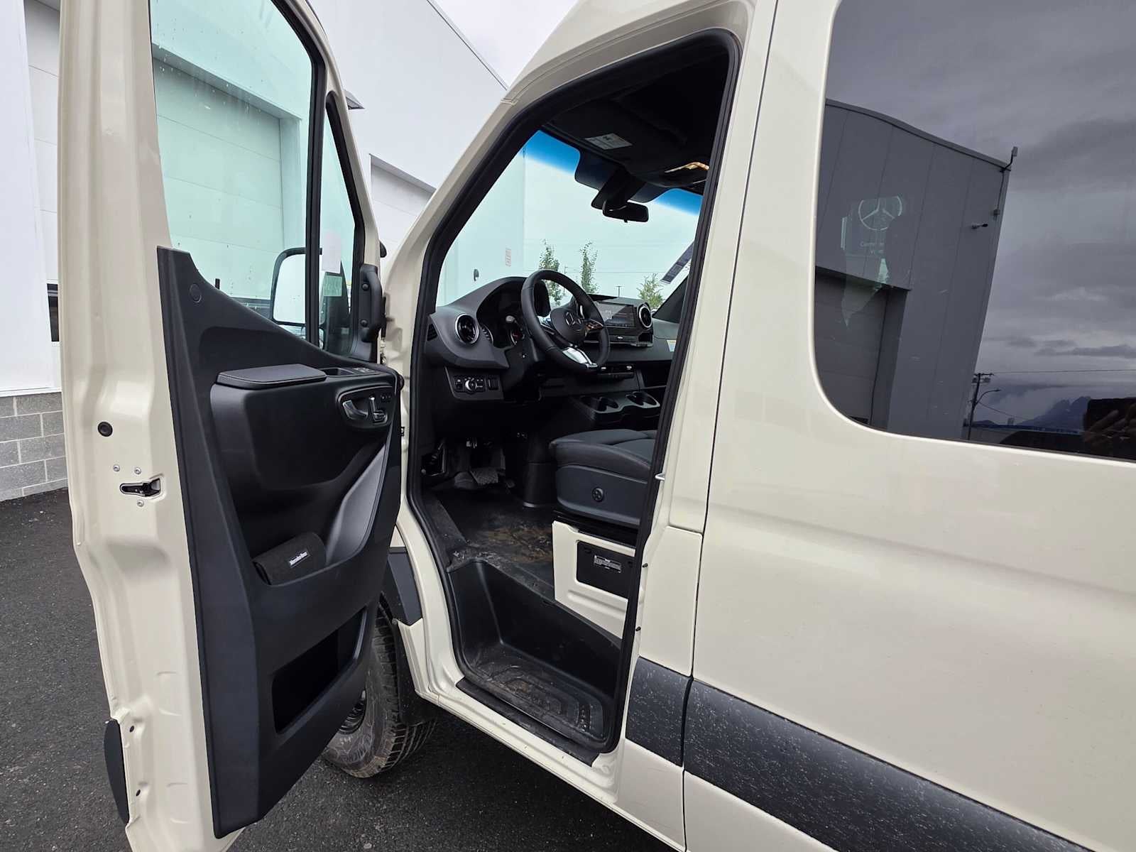 2026 Mercedes-Benz Sprinter Crew 2500 High Roof I4 Diesel HO 170 AWD