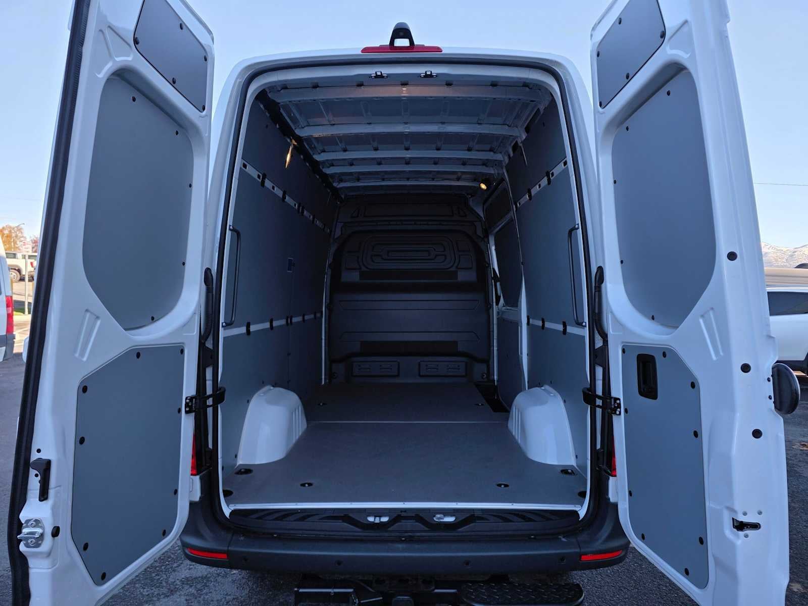 2026 Mercedes-Benz Sprinter Cargo 2500 Standard Roof I4 Diesel 144 RWD