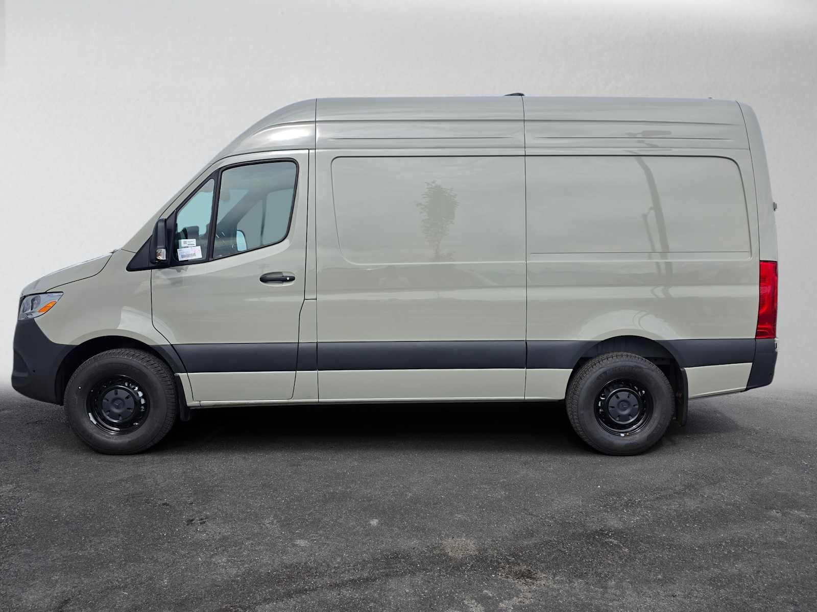2026 Mercedes-Benz Sprinter 2500 Standard Roof I4 Diesel 144 RWD