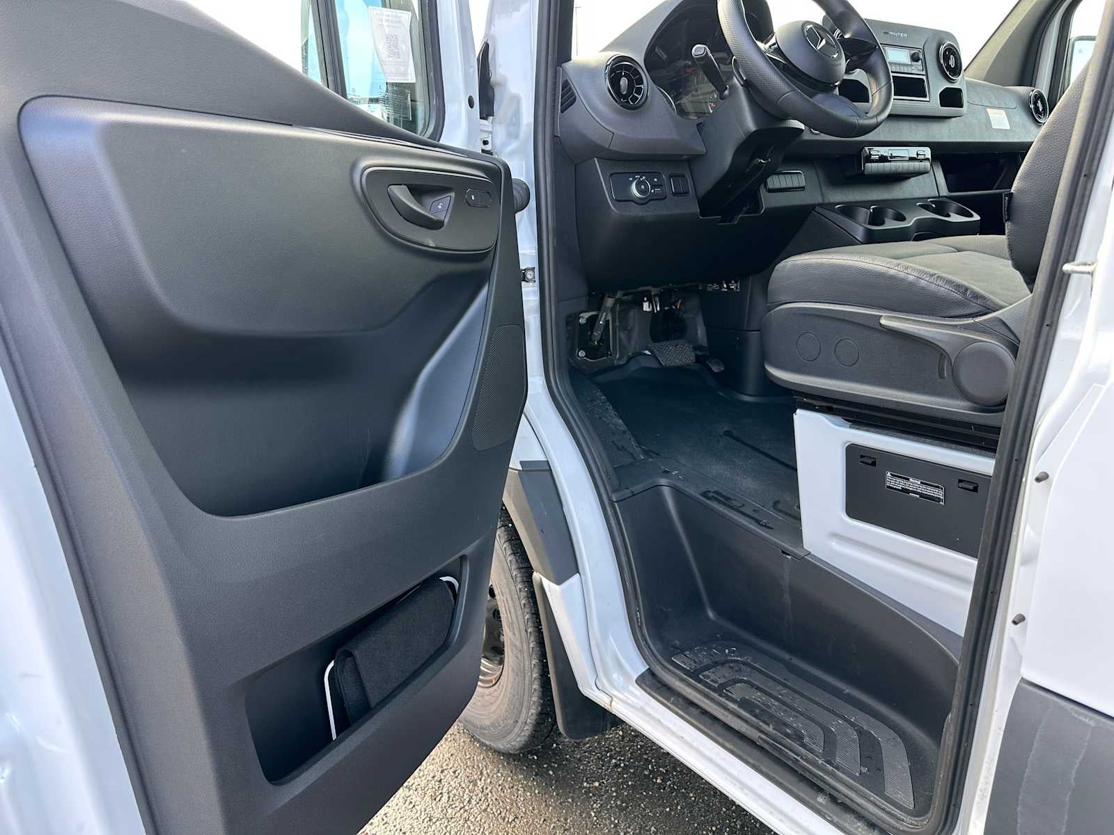 2025 Mercedes-Benz Sprinter Cargo Van 2500 Standard Roof I4 Diesel 144 RWD