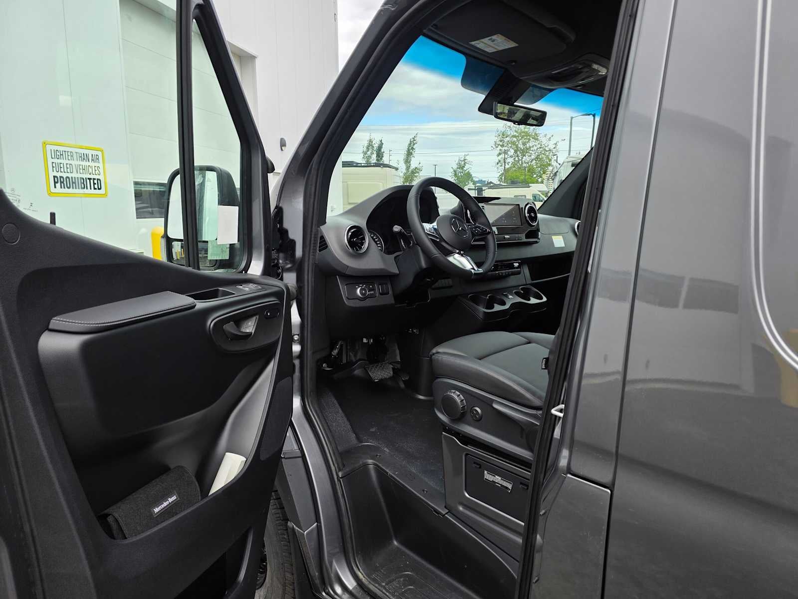 2026 Mercedes-Benz Sprinter 2500 Standard Roof I4 Diesel 144 RWD