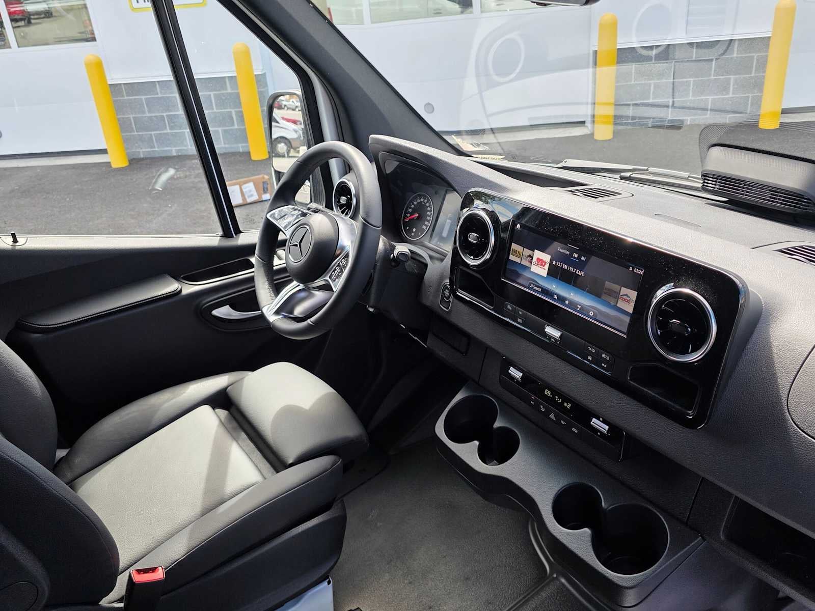2026 Mercedes-Benz Sprinter 2500 Standard Roof I4 Diesel HO 144 RWD