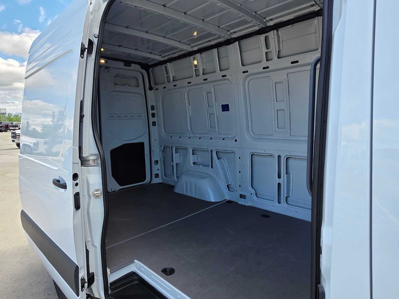 2026 Mercedes-Benz Sprinter 2500 Standard Roof I4 Diesel HO 144 RWD