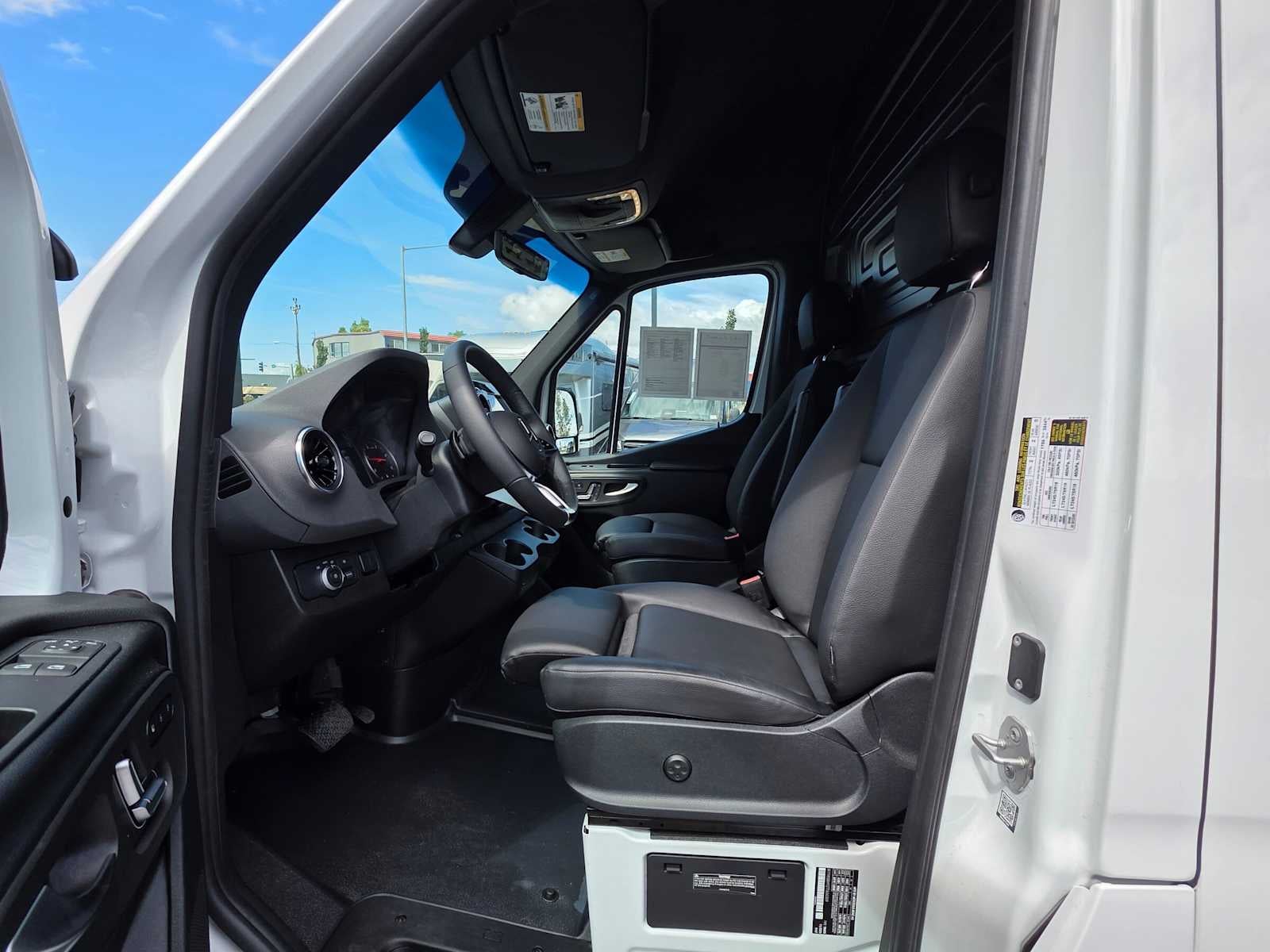 2026 Mercedes-Benz Sprinter 2500 Standard Roof I4 Diesel HO 144 RWD
