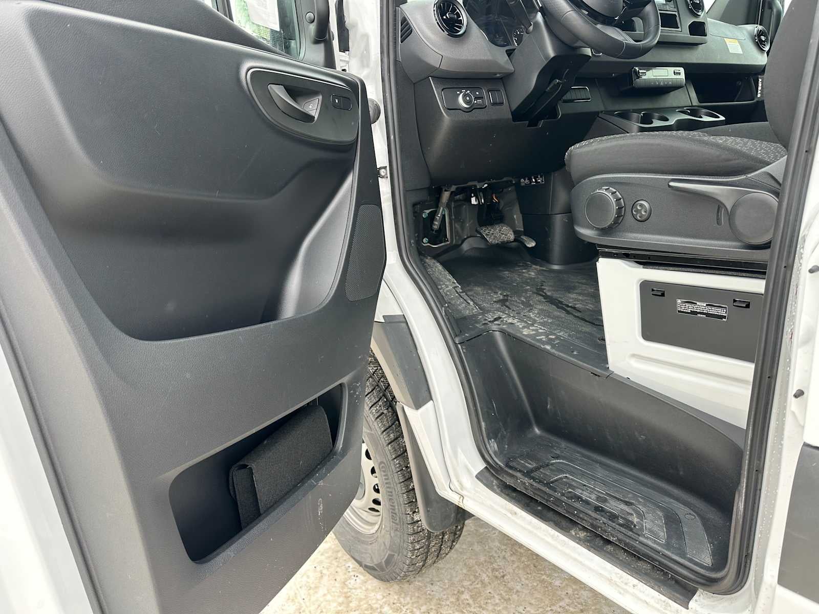 2025 Mercedes-Benz Sprinter 2500 Standard Roof I4 Diesel HO 144" AWD