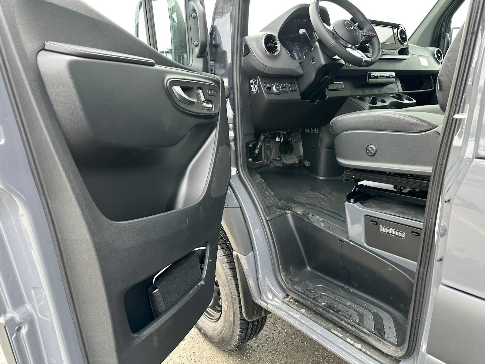 2026 Mercedes-Benz Sprinter 2500 Standard Roof I4 Diesel HO 144 AWD