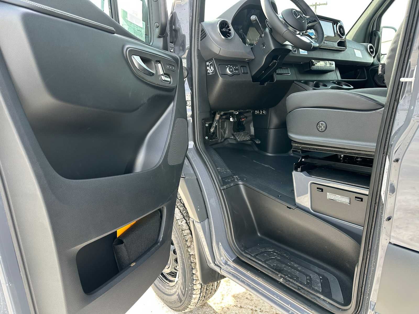 2026 Mercedes-Benz Sprinter 2500 Standard Roof I4 Diesel HO 144 AWD