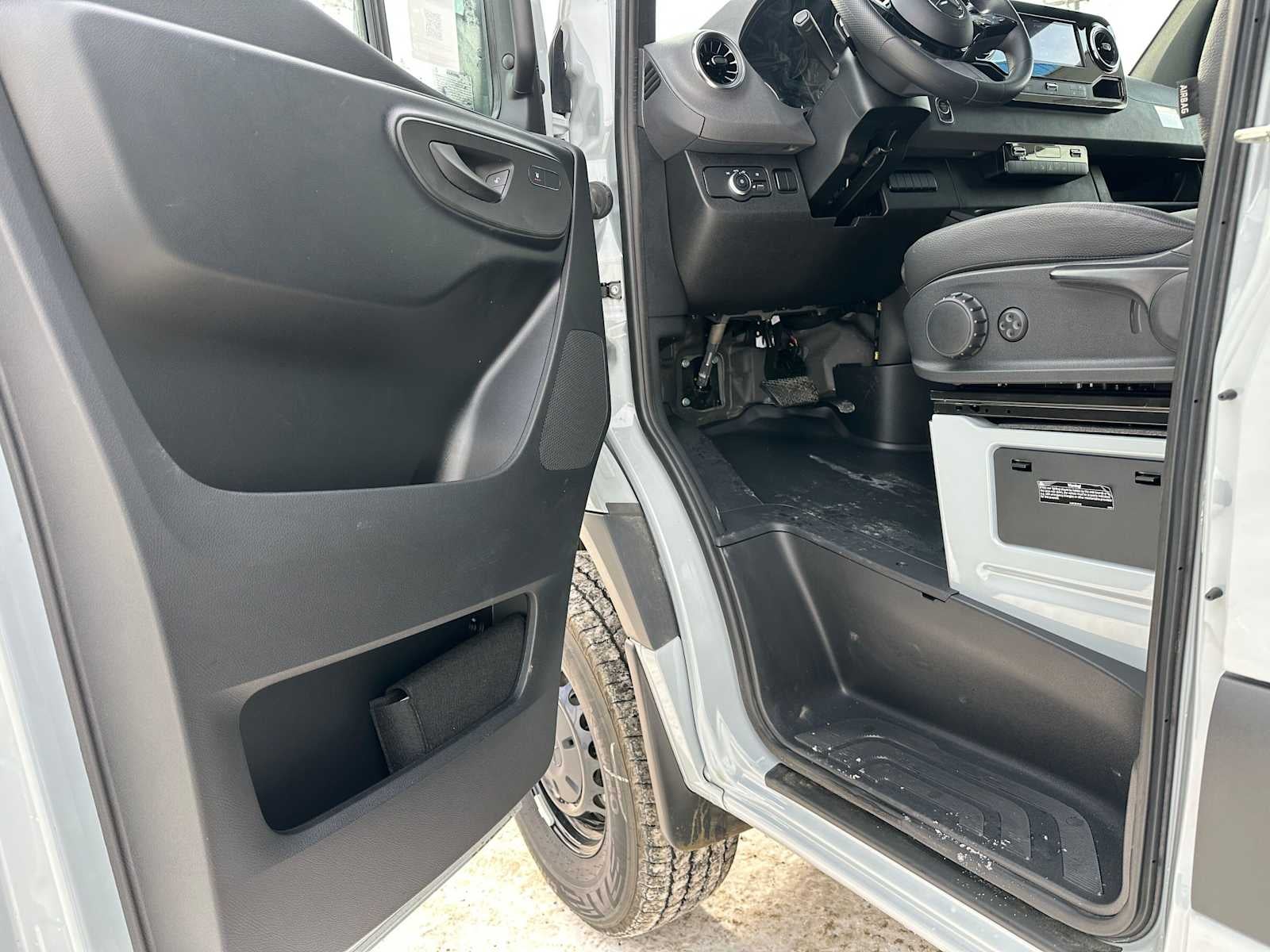 2025 Mercedes-Benz Sprinter Cargo Van 2500 Standard Roof I4 Diesel HO 144 AWD