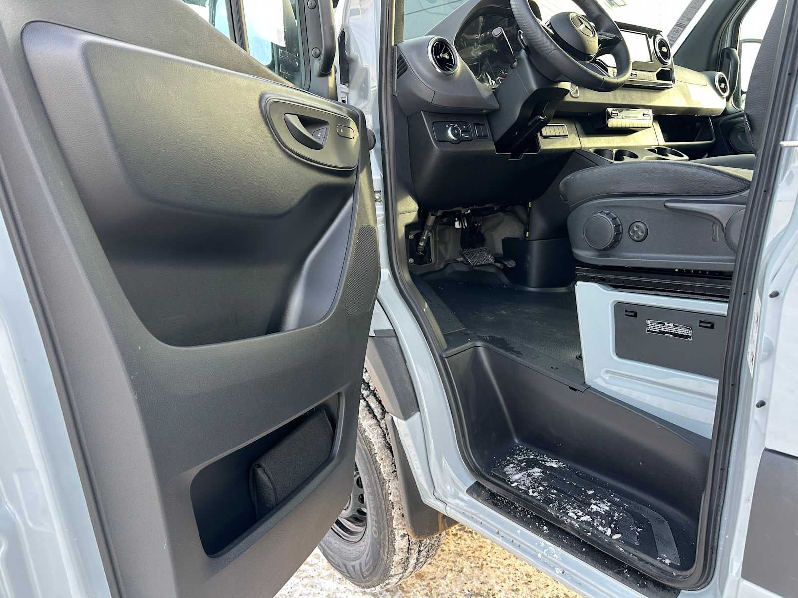 2025 Mercedes-Benz Sprinter Cargo Van 2500 Standard Roof I4 Diesel HO 144 AWD