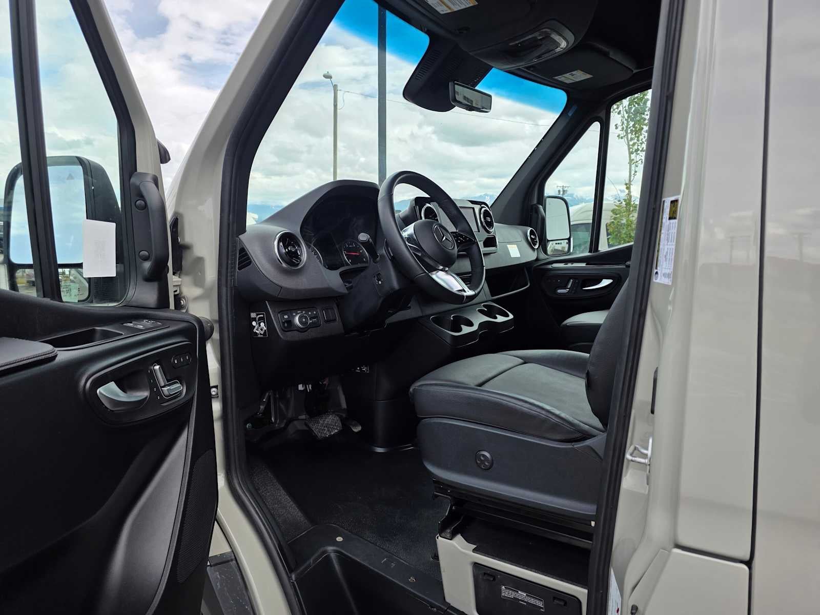 2026 Mercedes-Benz Sprinter 2500 Standard Roof I4 Diesel HO 144 AWD