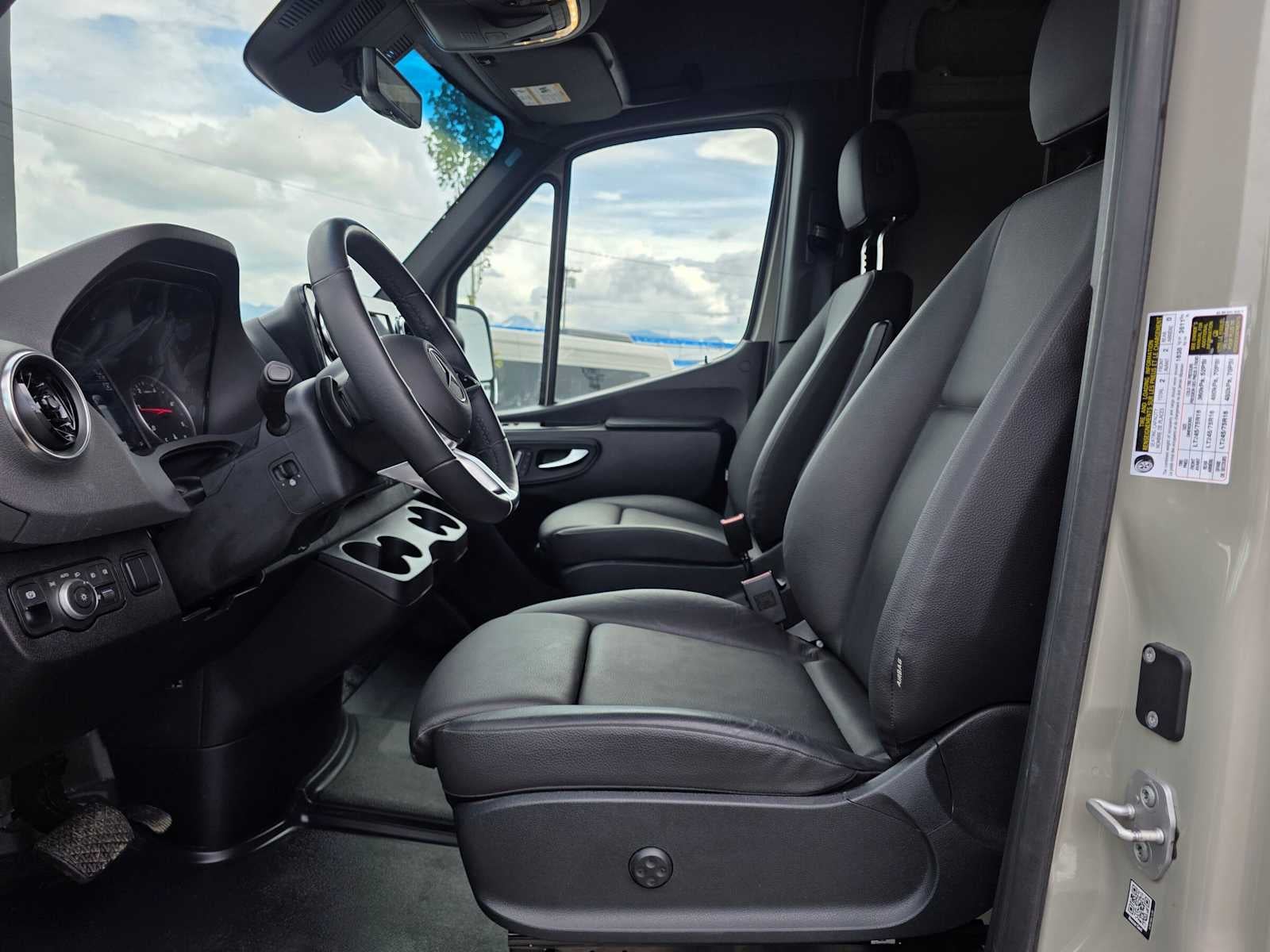 2026 Mercedes-Benz Sprinter 2500 Standard Roof I4 Diesel HO 144 AWD