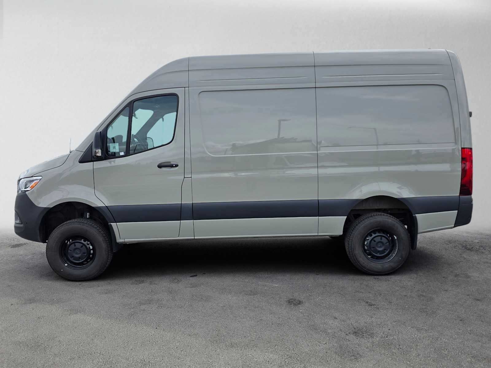 2026 Mercedes-Benz Sprinter 2500 Standard Roof I4 Diesel HO 144 AWD
