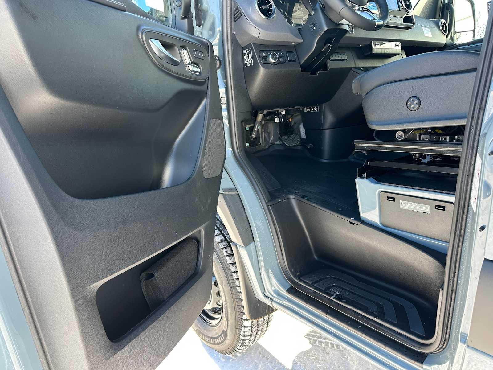 2026 Mercedes-Benz Sprinter 2500 Standard Roof I4 Diesel HO 144 AWD