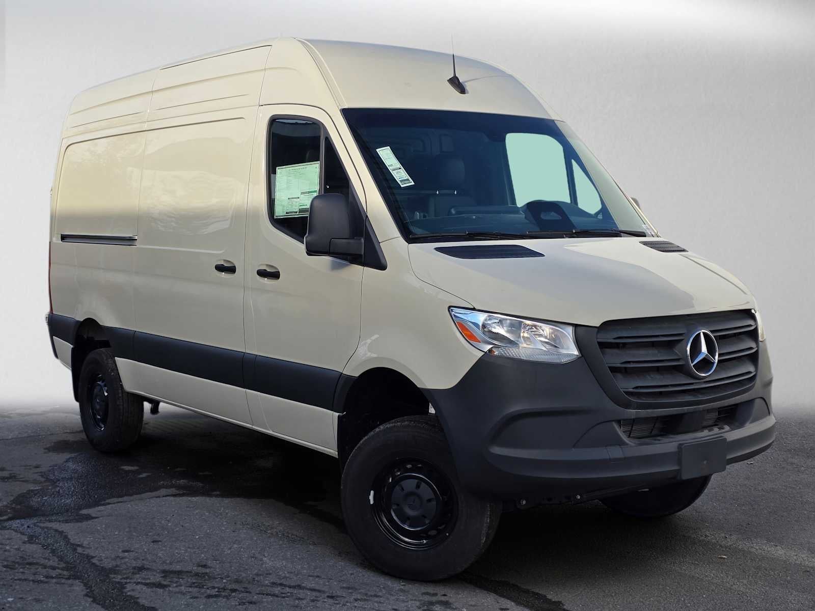 2025 Mercedes-Benz Sprinter Cargo 2500 Standard Roof I4 Diesel HO 144 AWD