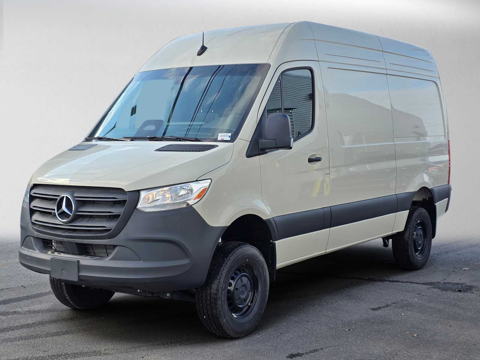 2025 Mercedes-Benz Sprinter Cargo 2500 Standard Roof I4 Diesel HO 144 AWD