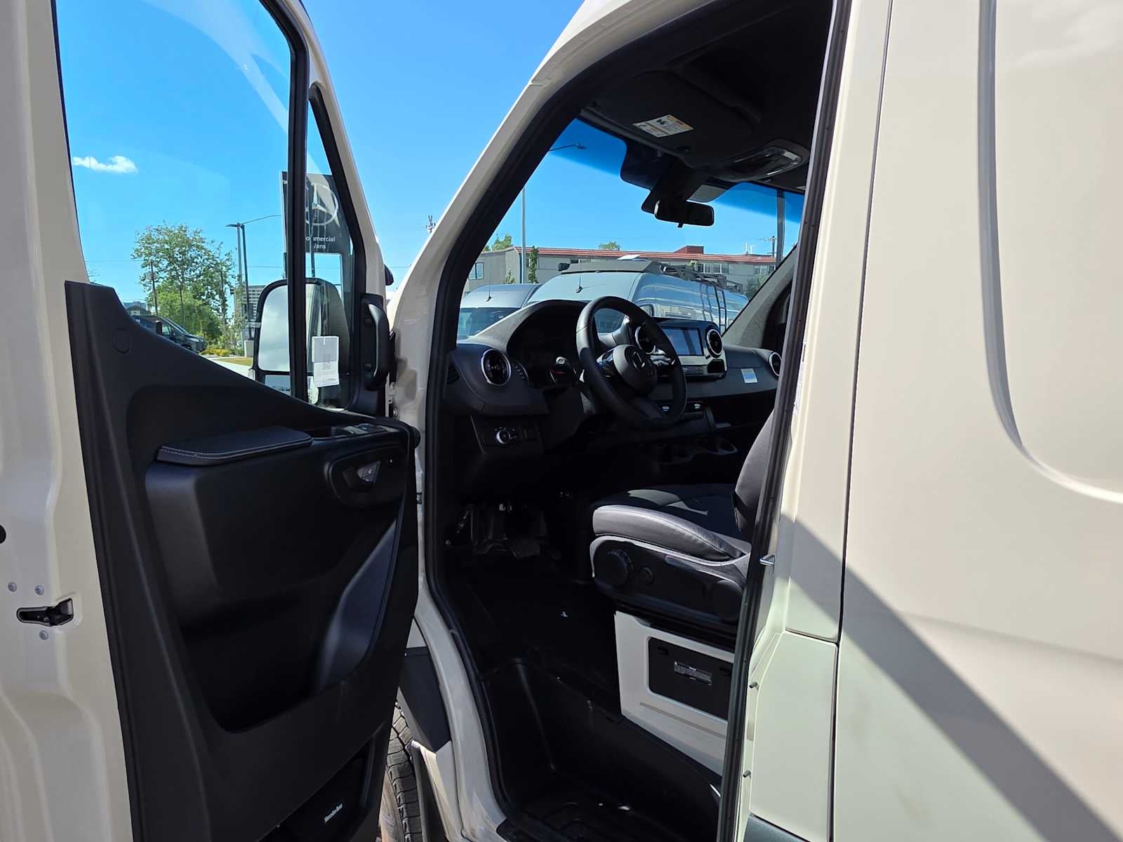 2026 Mercedes-Benz Sprinter 2500 Standard Roof I4 Diesel HO 144 AWD