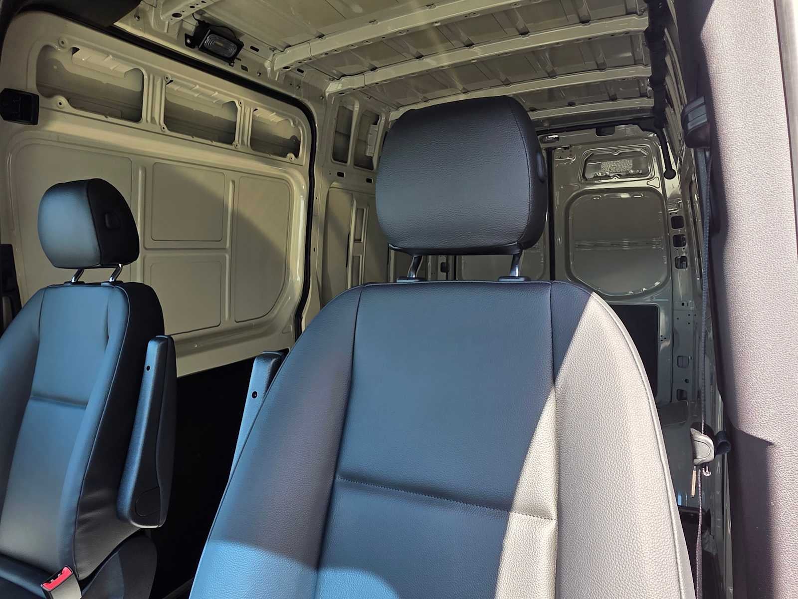 2026 Mercedes-Benz Sprinter 2500 Standard Roof I4 Diesel HO 144 AWD