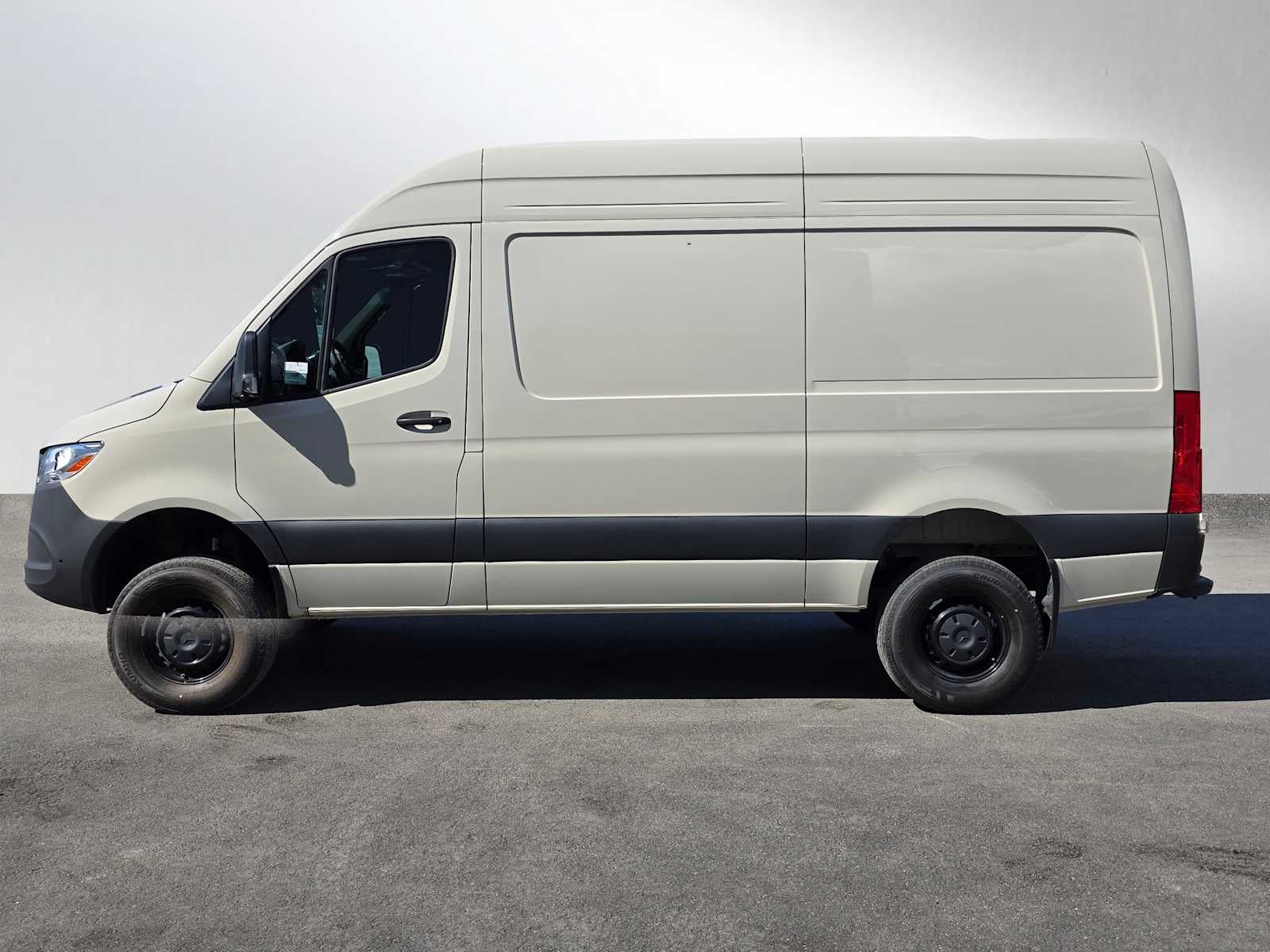 2026 Mercedes-Benz Sprinter 2500 Standard Roof I4 Diesel HO 144 AWD