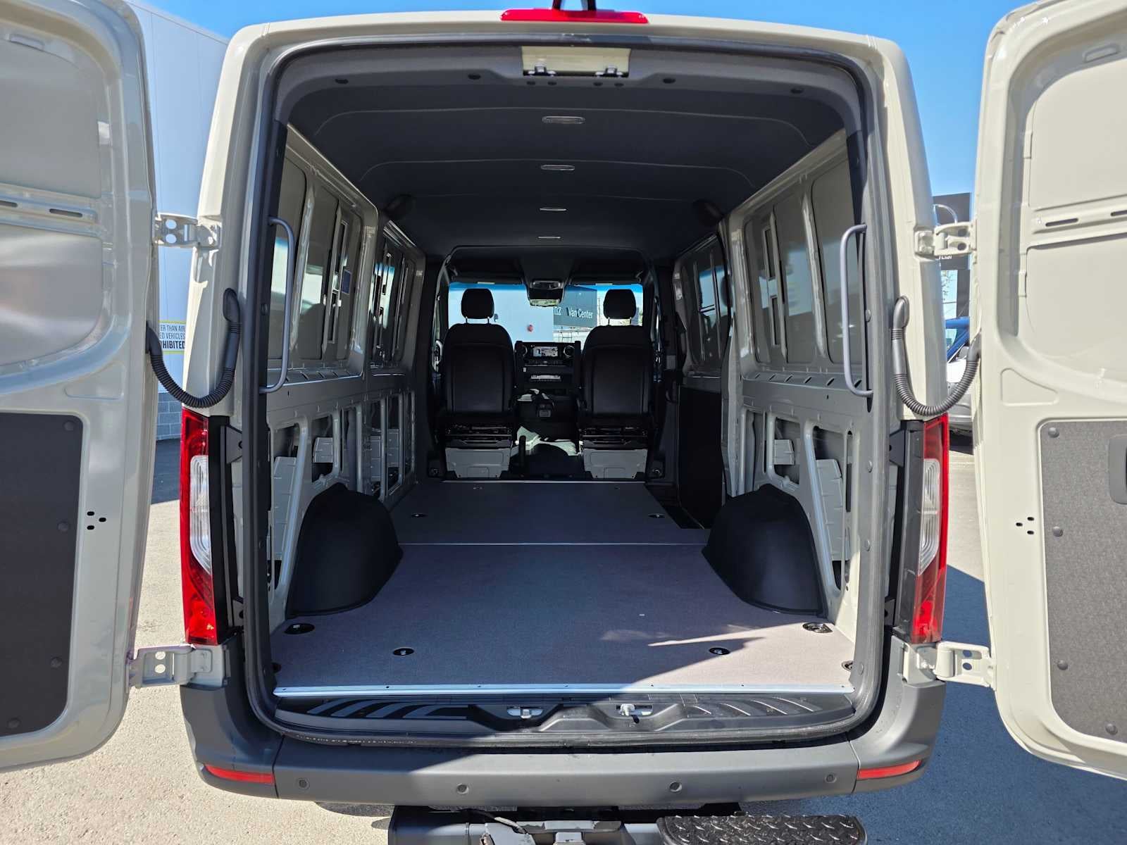 2026 Mercedes-Benz Sprinter 2500 Standard Roof I4 Diesel HO 144 AWD