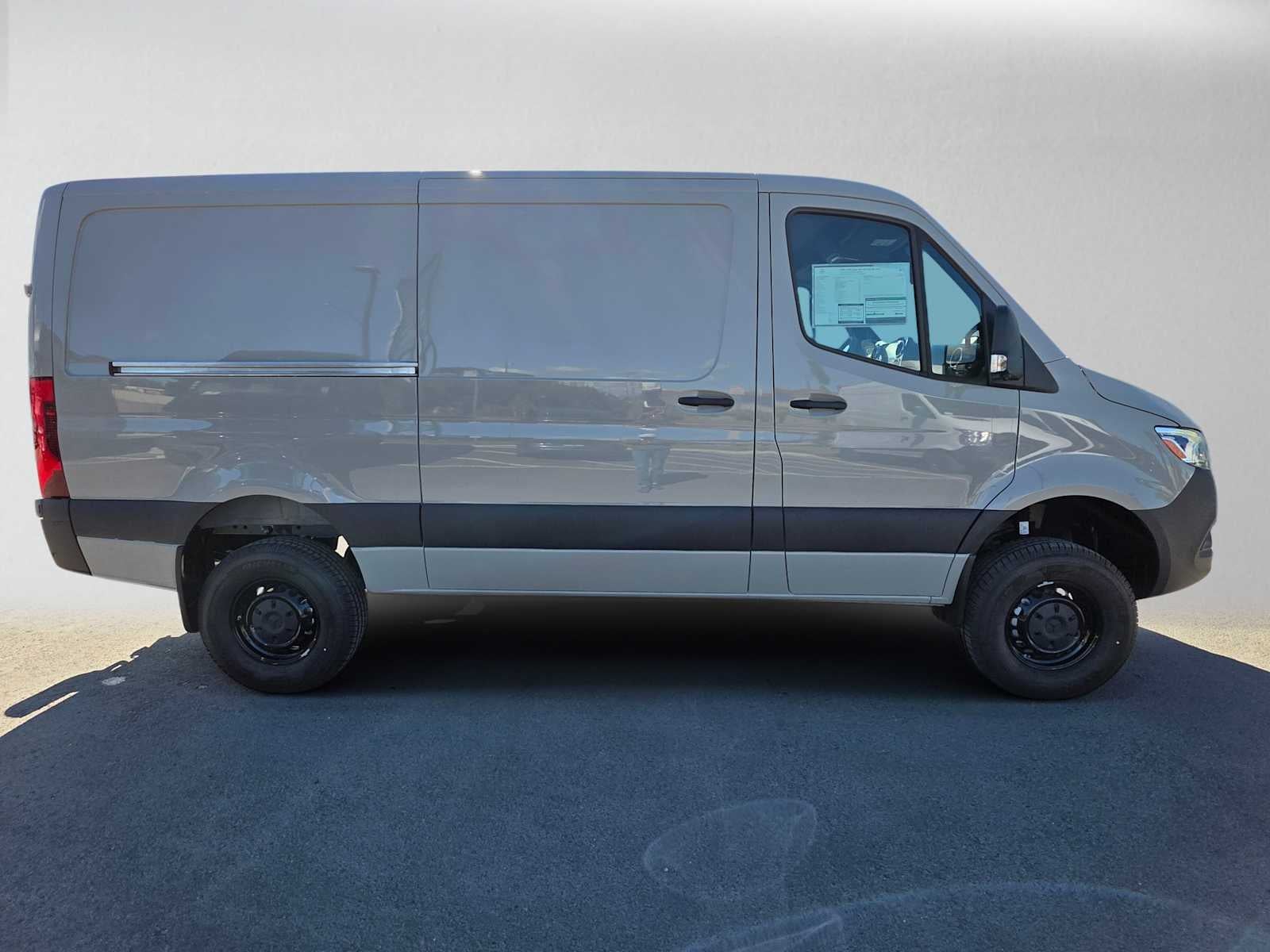 2026 Mercedes-Benz Sprinter 2500 Standard Roof I4 Diesel HO 144 AWD