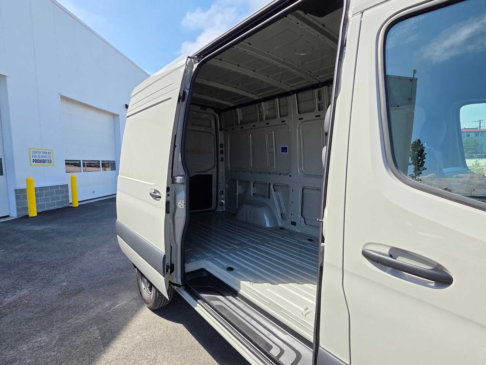 2026 Mercedes-Benz Sprinter 2500 Standard Roof I4 Diesel HO 144 AWD