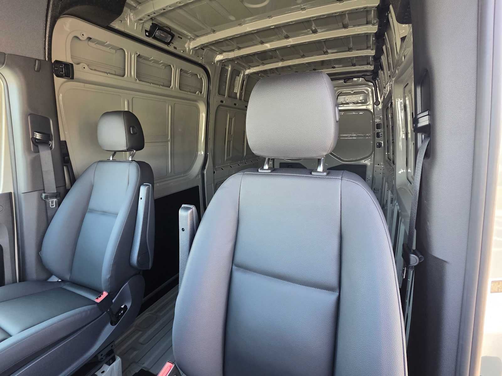2026 Mercedes-Benz Sprinter 2500 Standard Roof I4 Diesel HO 144 AWD
